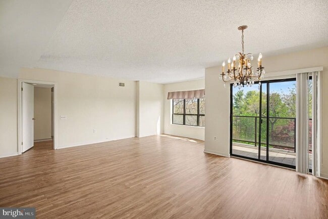 Photo - 100 Breyer Dr Unit 5-M