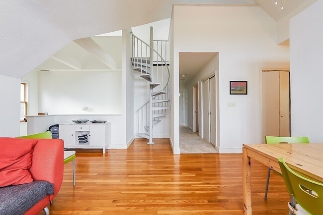 Building Photo - 151 Mason Ter Unit 2