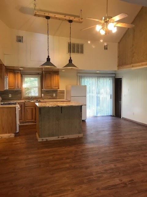 Photo - Welcome to your cabin home in the heart of the city!