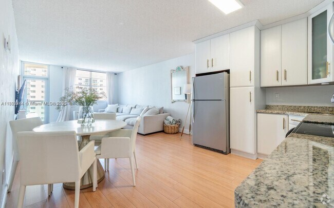 Building Photo - 19390 Collins Ave Unit 714 Rental