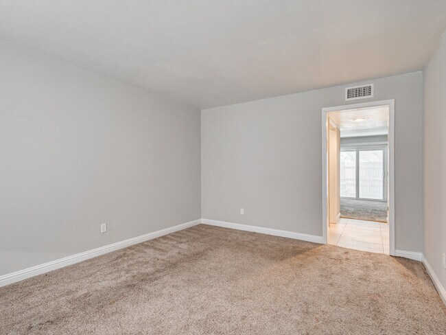 The Muntage - Living Room