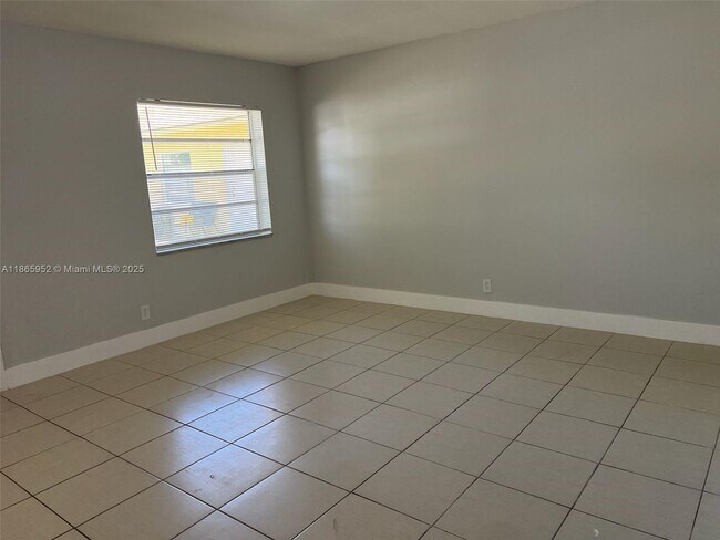 Photo - 3071 NW 43rd St Unit 4