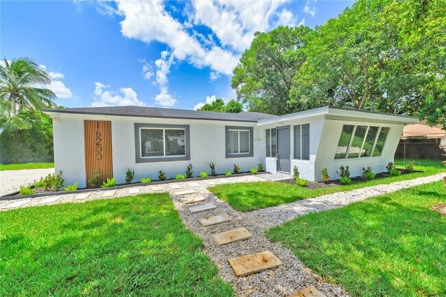 Building Photo - 16200 NE 3rd Ave