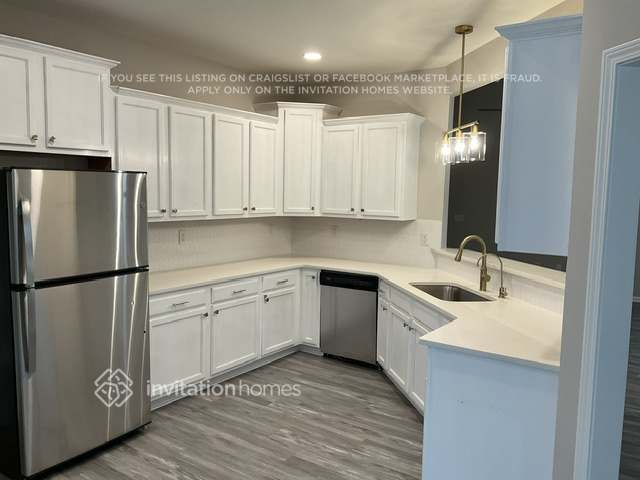 Photo - 4233 Essex Dr