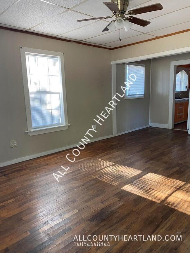 Photo - 219 W Kenworthy Ave