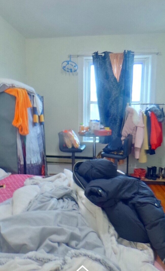 Building Photo - 79 Linden St Unit 3