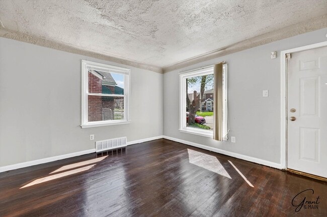 Photo - $1300 3 bedroom bungalow