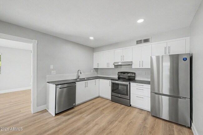 Photo - 2340 E Isabella Ave