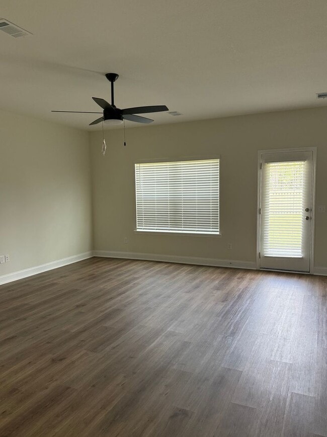 Photo - FOR RENT