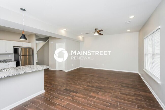 3 Bedroom Pet-Friendly Home in Jeffersonville, IN with Main Street Renewal