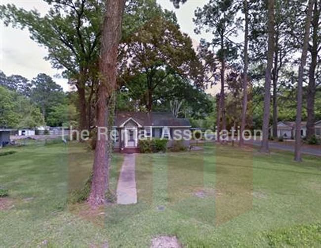 Photo - 2000 University Ave