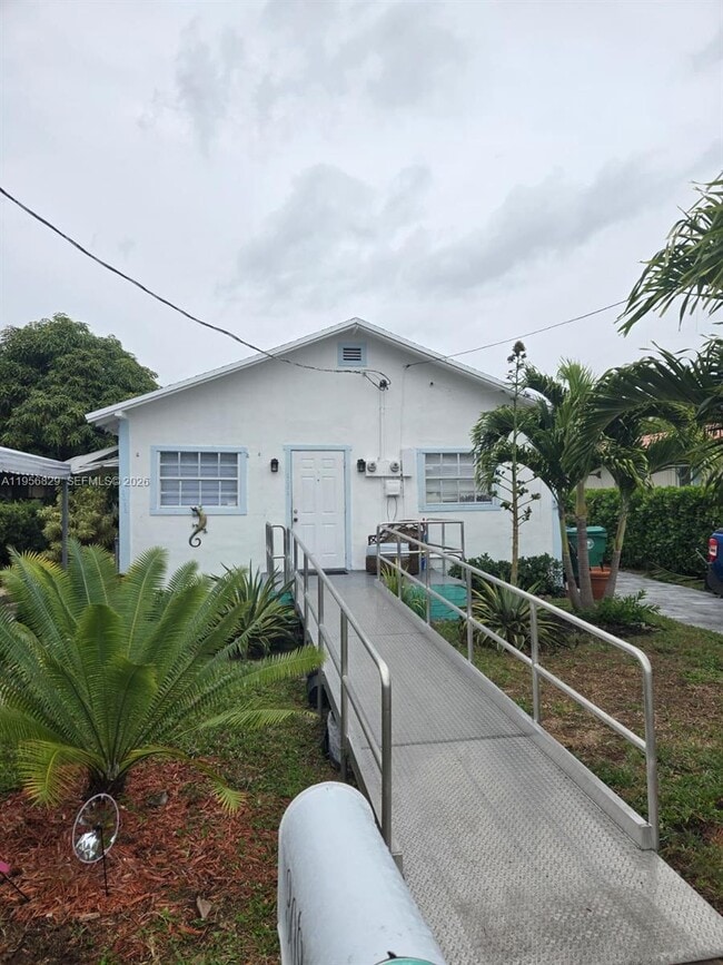 Photo - 3083 SW 17th St