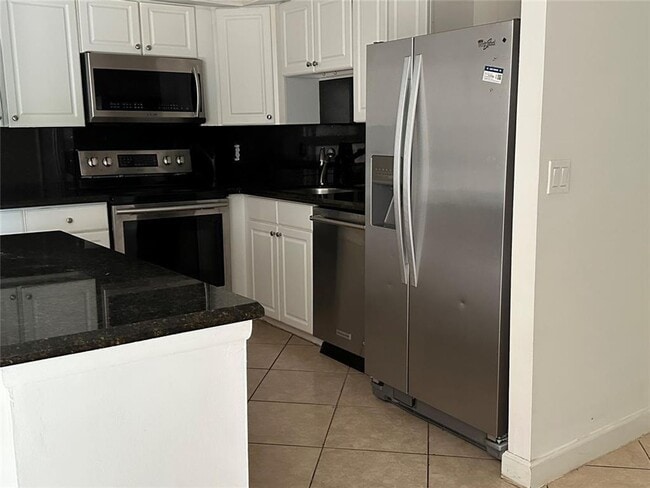 Building Photo - 3321 Quail Close