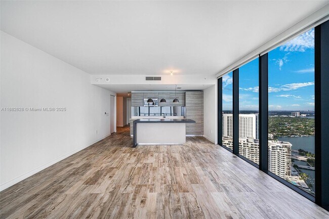 Photo - 650 NE 32nd St Unit 4407