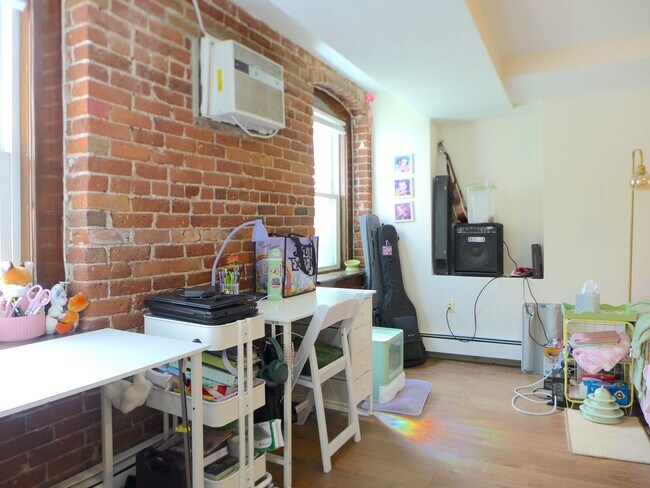 Photo - 70 Marshal St
