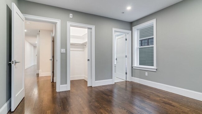 Photo - 555 E 5th St