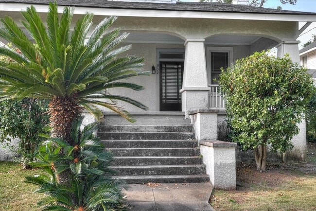 Photo - 933 Russell St