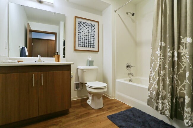 1BR, 1BA - 652 SF