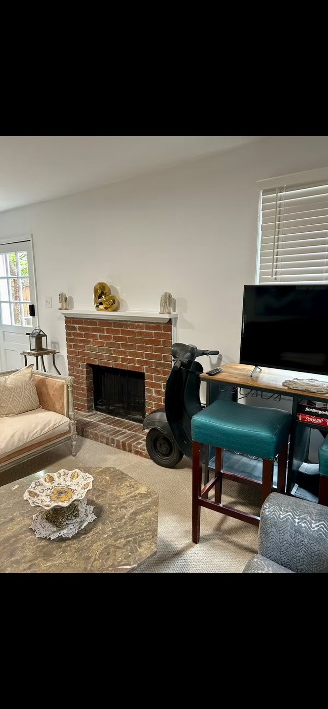 Photo - 2111 N Lincoln St Unidad Furnished 1BR