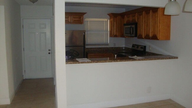 Photo - 1515 Lake Crystal Dr Unit H