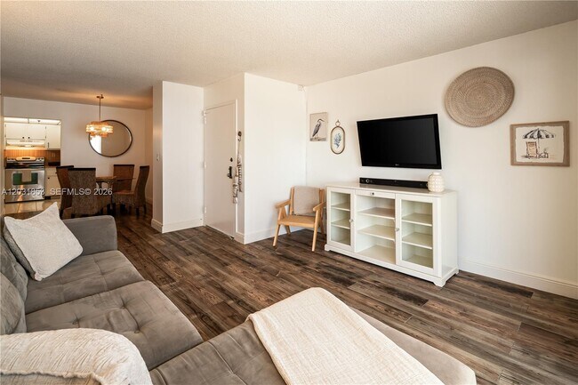 Photo - 2625 Collins Ave Unit 502