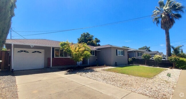 Building Photo - 1321 Evergreen Dr Rental