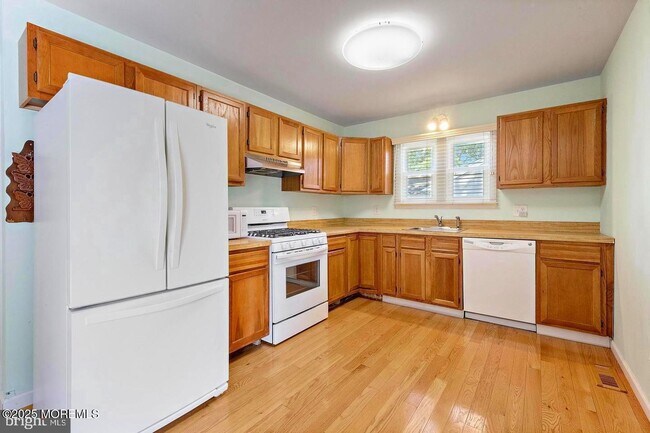 Photo - 285 Matey Ave
