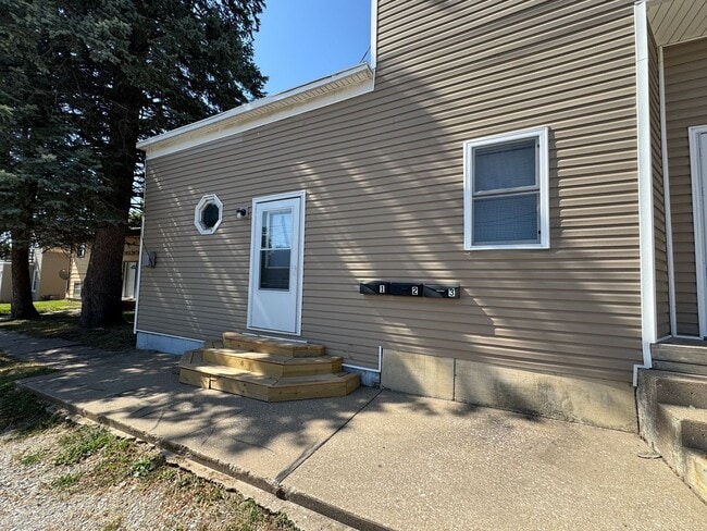 Building Photo - Reynolds Unit Reynolds  1