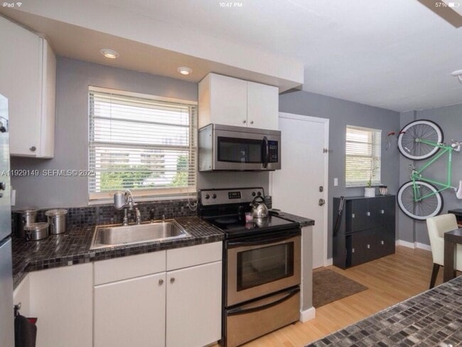 Photo - 947 Lenox Ave. Unidad 404