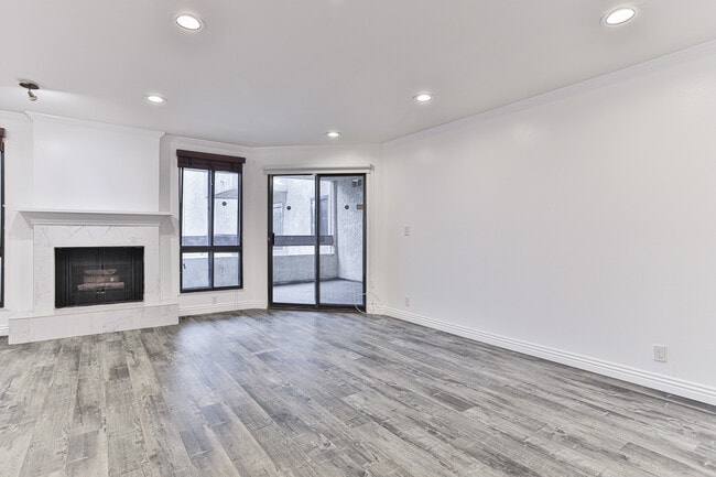 Photo - 222 N Rose St Unidad 205