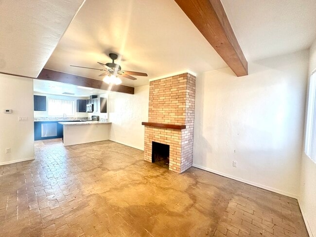 Building Photo - Unique Townhome with Open Layout! All Appl...
