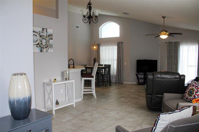 Photo - 108 Grosvenor Loop