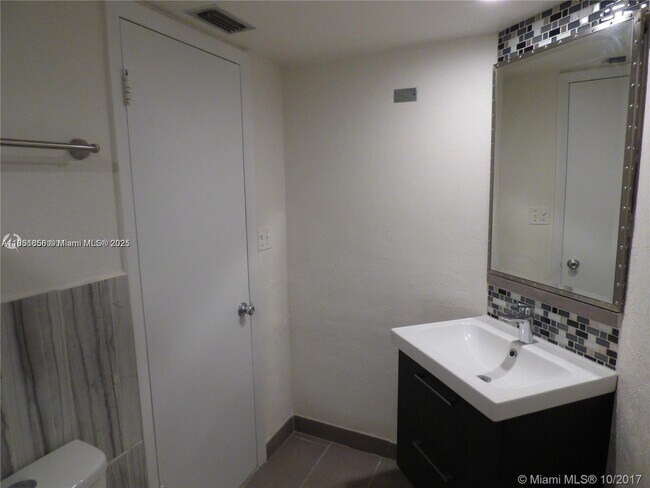 Photo - 1601 NE 191st St Unit 307