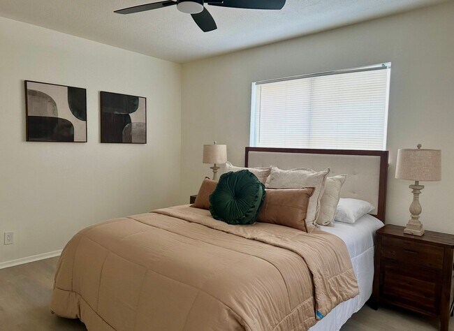 Photo - 4706 Esterbrook