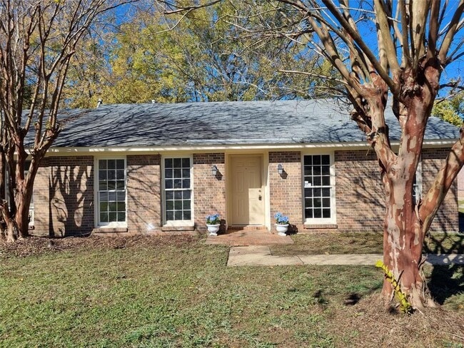 Photo - 2044 Edinburgh Dr