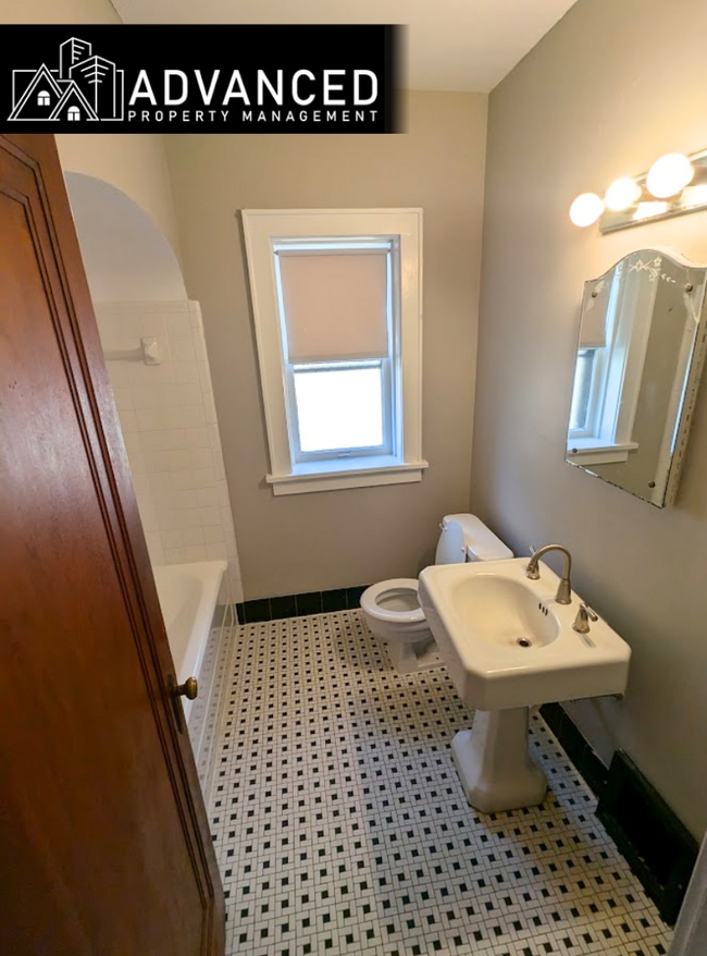 Photo - 3725 S Clement Ave