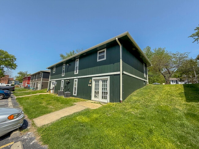 Photo - 319 West Blvd N