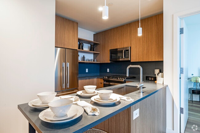 1BR, 1BA - 709SF - Kitchen - One Clinton Park