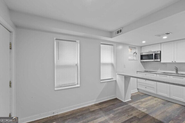 789 Barnett St NE