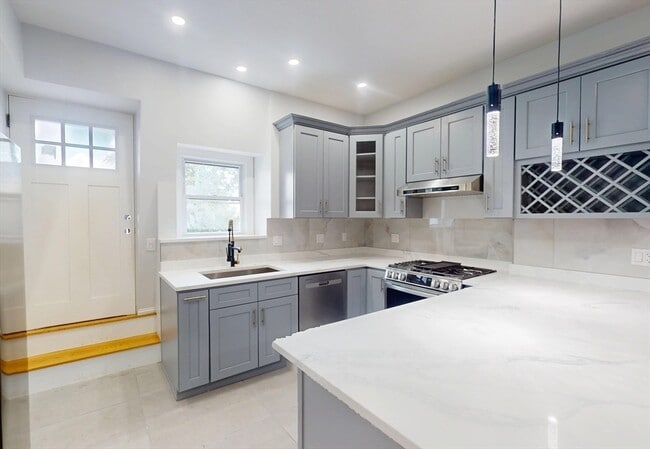 Photo - 14 King St Unit 3