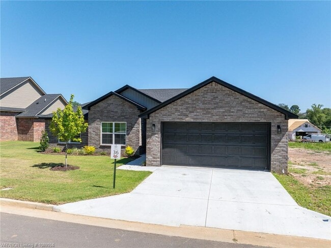Building Photo - 1020 Hunter Dr