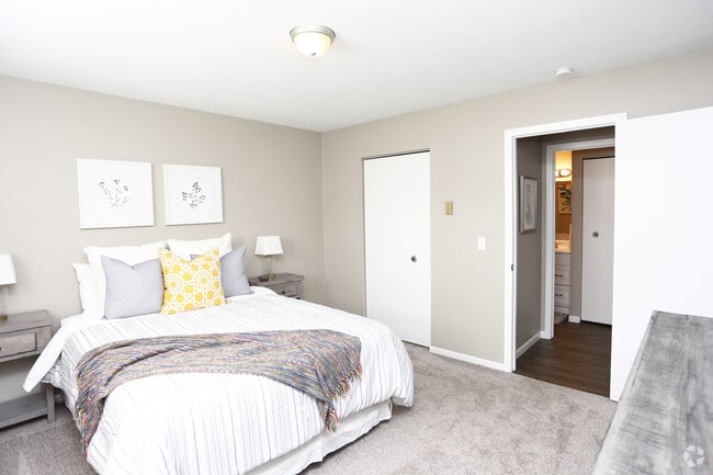1 BR Executive - Modern