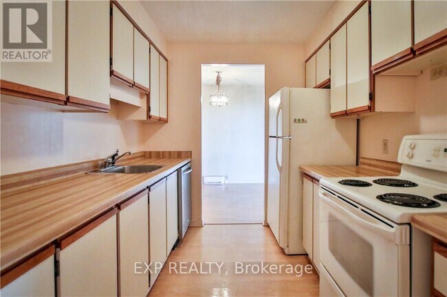 Photo - 470 Laurier Ave W Unit 403