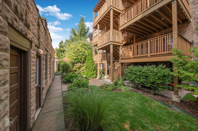 Photo - 2-Bedroom Gem in Oak Park Historic District Unit 109 W Harrison 3W