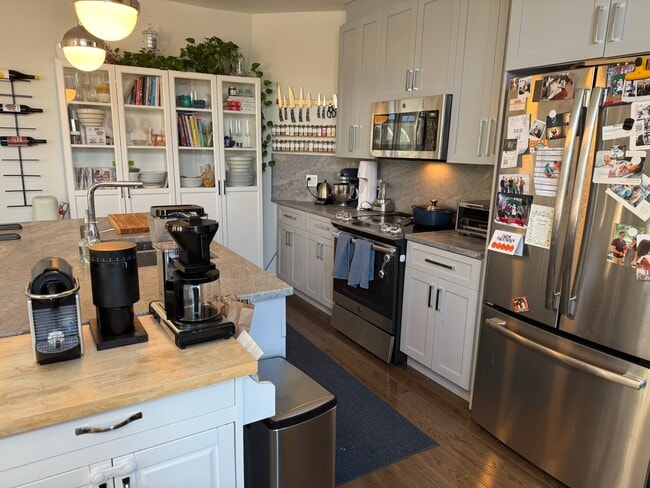 Building Photo - 418 McGrath Hwy Unit 414B