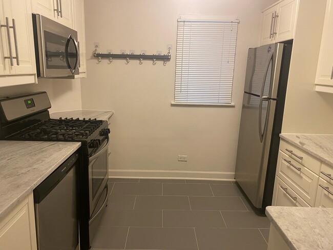 cocina - estante para ollas opcional - 4246 N Keeler Ave Unidad Apt B