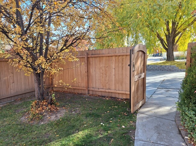 Photo - 2437 N Curtis Rd