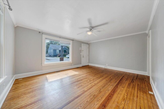 Photo - 812 Mississippi Ave NE