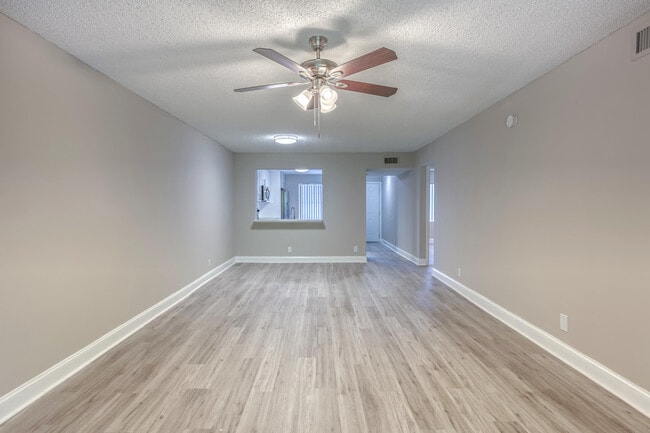 Photo - 230 SE 10th St