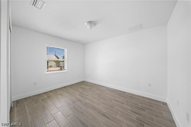 Building Photo - 5022 25th St SW